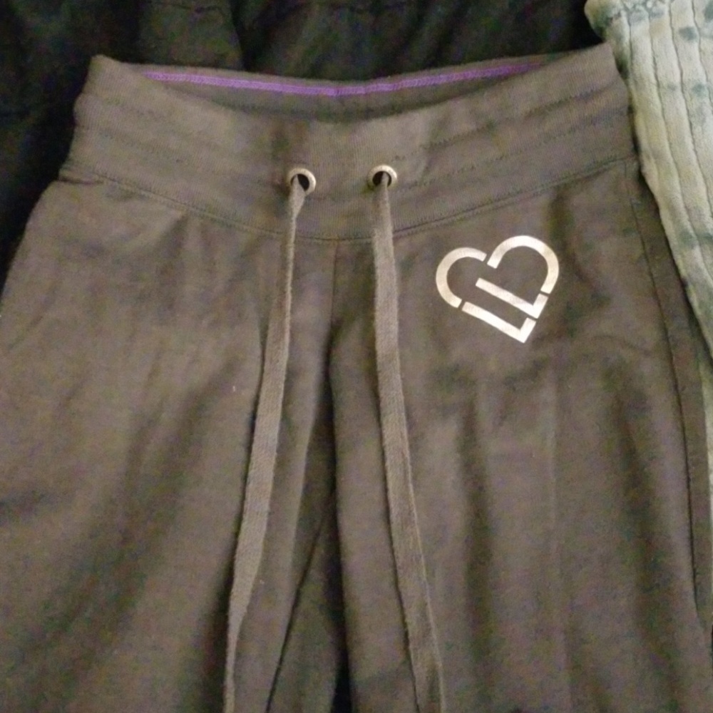 Grey sweats.